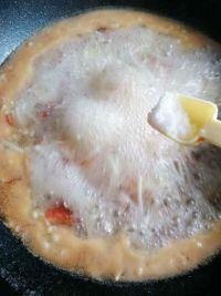 西红柿金针菇瘦肉汤的做法步骤6