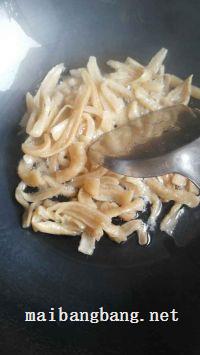 青椒炒萝卜干的做法步骤3