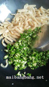 青椒炒萝卜干的做法步骤5