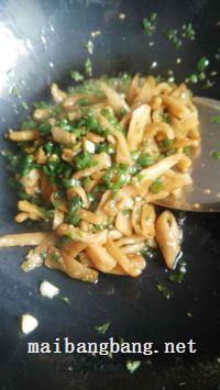 青椒炒萝卜干的做法步骤7