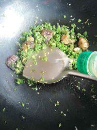 青椒烧野生鲶鱼的做法步骤9