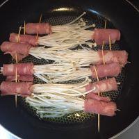 培根金针菇卷的做法步骤5