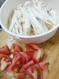 海鲜菇番肉丝汤的做法步骤1
