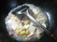 咸肉土豆煮豆腐的做法步骤5