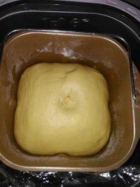 南瓜豆沙小餐包的做法步骤2