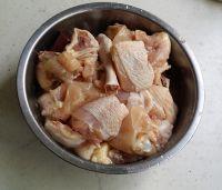 珊瑚菌烧鸡块的做法步骤2