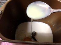 双莓炼乳手撕包#妙搭新食尚#的做法步骤3