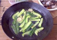 螃蟹煮苦瓜的做法步骤5