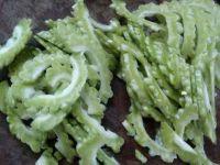 苦瓜炒青椒的做法步骤3