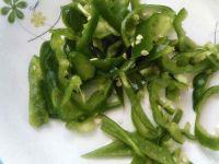 苦瓜炒青椒的做法步骤4