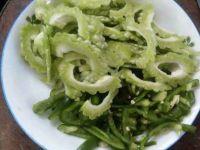 苦瓜炒青椒的做法步骤5