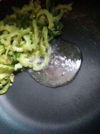 苦瓜炒青椒的做法步骤7