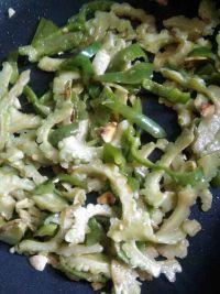 苦瓜炒青椒的做法步骤9