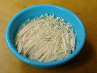 剁椒金针菇的做法步骤2