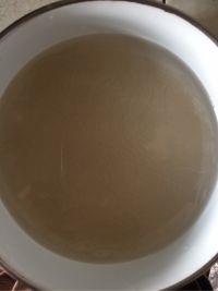 酸菜炖粉条的做法步骤3