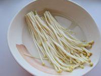 鸡肉金针菇鲜虾面 #小虾创意料理#的做法步骤2