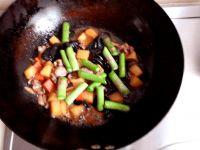 土豆鸭丁的做法步骤7