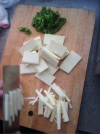 笋瓜炒豆子的做法步骤2