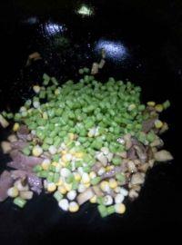 杂蔬肉丝炒饭的做法步骤5