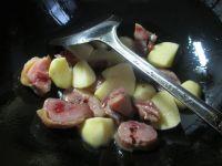 小白菜腊鸡腿煮土豆的做法步骤2