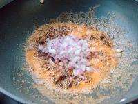 虾酱辣味米线的做法步骤7