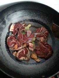 土豆花生烧牛肉的做法步骤3