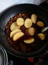 土豆花生烧牛肉的做法步骤10