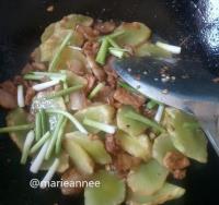 莴笋炒肉的做法步骤6