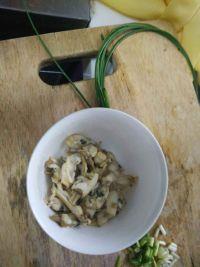 黑木耳腐竹炒蛏肉的做法步骤3