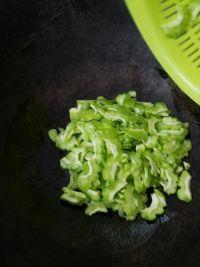 苦瓜煎鸡蛋的做法步骤5
