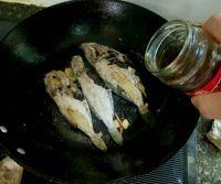 红烧剥皮鱼的做法步骤3