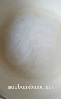 蒜蓉粉丝蒸虾的做法步骤2