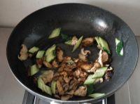 椎茸炒肉片的做法步骤10