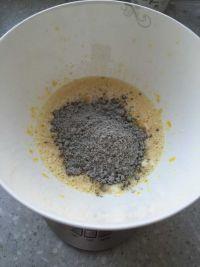 黑芝麻戚风的做法步骤5