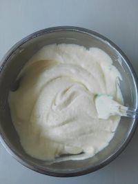 戚风蛋糕的做法步骤12