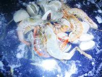 蛤蜊鲜虾面#小虾创意料理#的做法步骤5