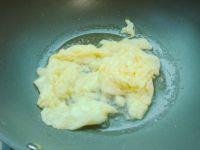 洋葱炒鸡蛋的做法步骤4