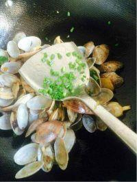 葱油花蛤的做法步骤8