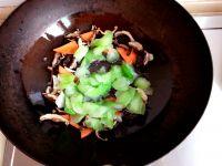 鸡腿香菇干的做法步骤7