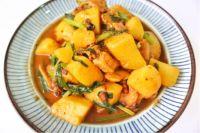 土豆焖鸡翅的做法步骤7