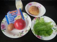 番茄煎蛋芝士汉堡的做法步骤1