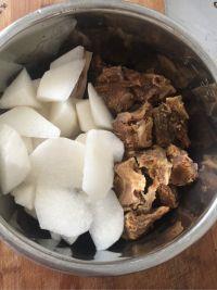 腊排萝卜汤的做法步骤5