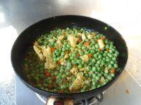 鸡蛋烧豌豆的做法步骤11