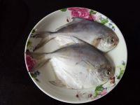 盐煎鲳鱼的做法步骤1