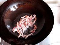 蒜苔木耳炒肉的做法步骤2