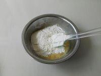 椰蓉香蕉蛋糕的做法步骤5