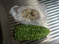 鱼滑炒杜院凉瓜的做法步骤2