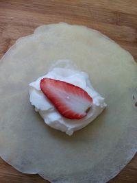 草莓班戟的做法步骤9