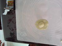 蛋黄酥的做法步骤4