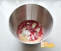 红曲蔓越莓小面包的做法步骤1